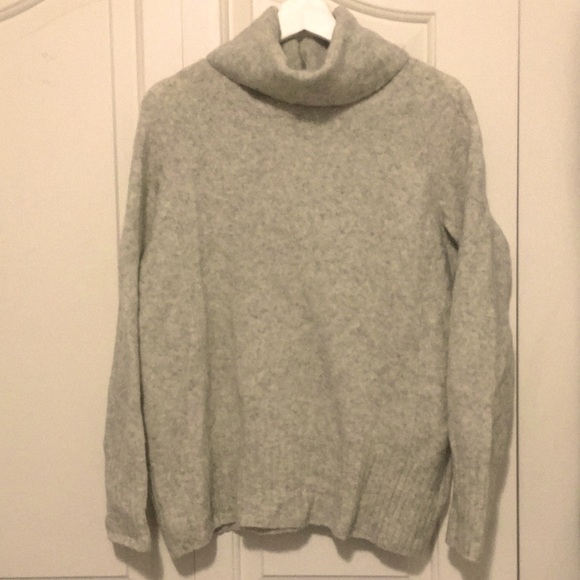 Aritzia Community cozy sweater - Picture 1 of 5